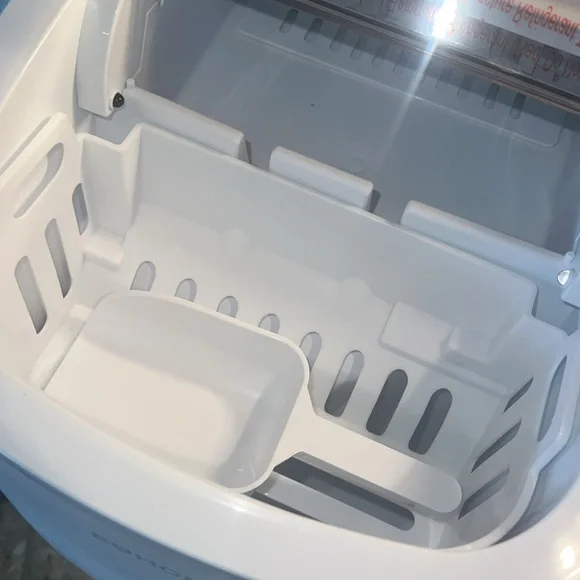 Ice maker - Picture 2 of 2